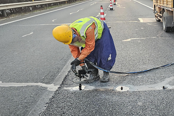 FBR型高聚物裂縫焊接